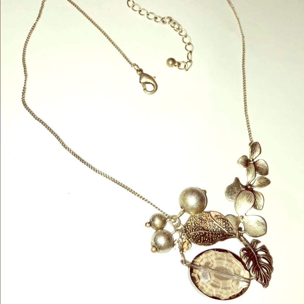 Sale! 🎉 J.Spencer silver/crystal botanic necklace